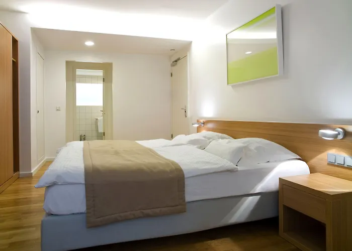 西蒙奇尼酒店 4*